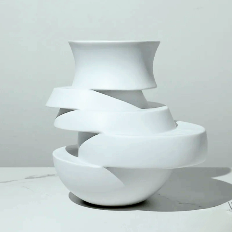 The Falling Vase 33 cm